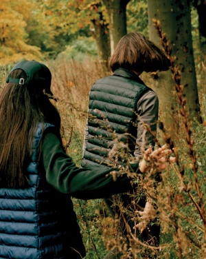 Logo trade reklaamkingituse pilt: Iqoniq Meru naiste taaskasutatud polüestrist vest